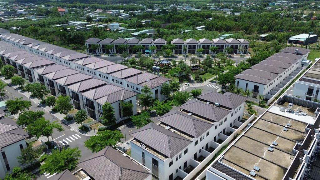 Ngộp bán 1 tỷ 750 triệu căn 100m2 1 trệt 1 lầu, đã có sổ  0906 443 ***
