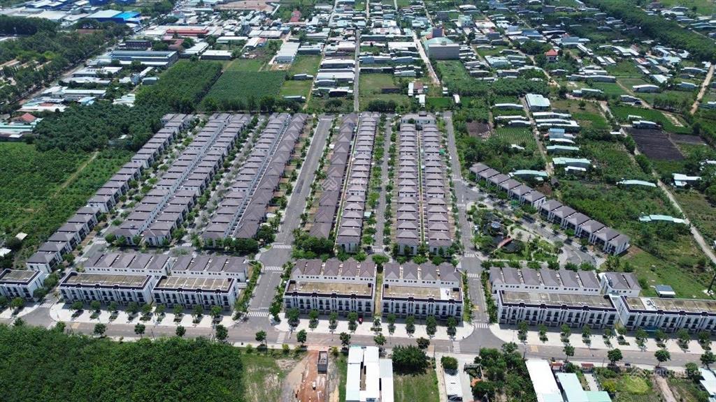 Ngộp bán 1 tỷ 750 triệu căn 100m2 1 trệt 1 lầu, đã có sổ  0906 443 ***