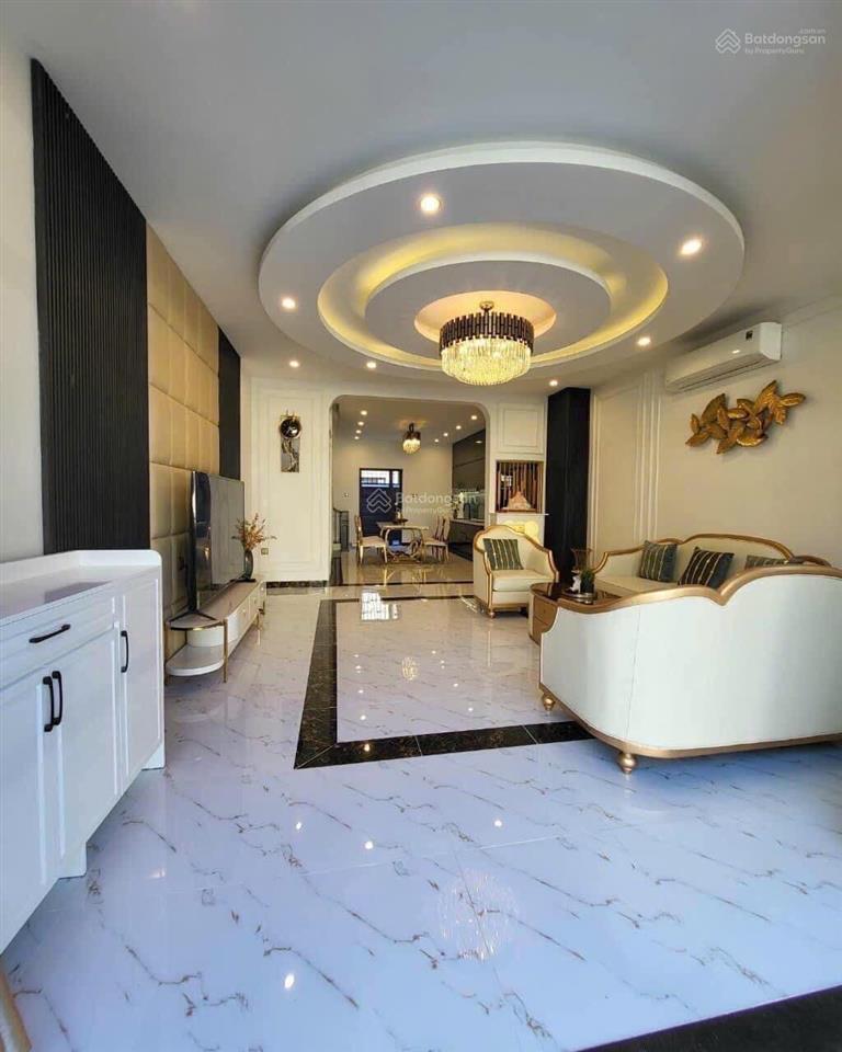 Cho thuê nhà 100m2, giá 8 triệu/th, 3 tầng 3pn, 4wc đối diện kcn chơn thành. gọi 0906 443 *** đi xem