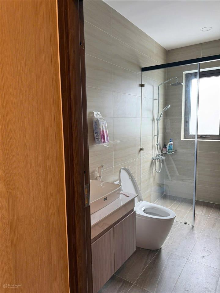 Cho thuê nhà giá 10 triệu/th 4pn, 5wc đối diện kcn chơn thành  gọi 0906 443 *** đi xem