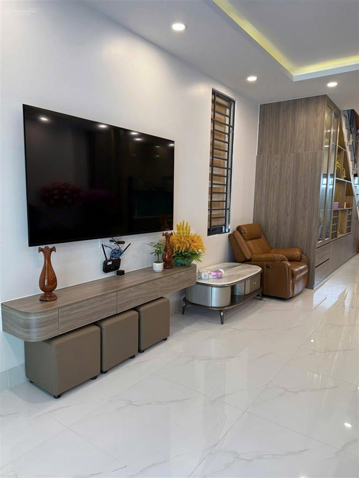 Cho thuê nhà giá 10 triệu/th 4pn, 5wc đối diện kcn chơn thành  gọi 0906 443 *** đi xem