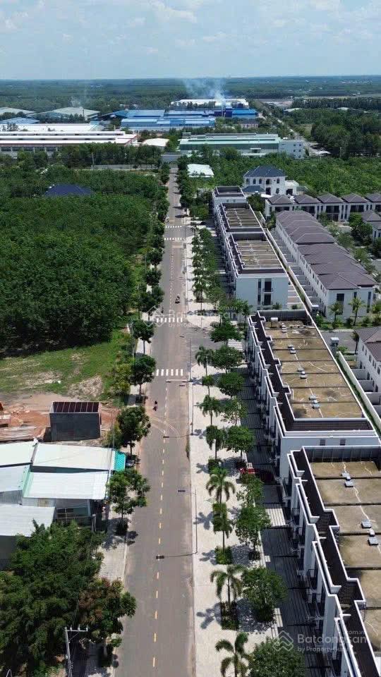 Ngộp! bán shophouse 2 tỷ 300 triệu 125m2 1 trệt 2 lầu, đã có sổ  gọi chính chủ 0906 443 *** đi xem