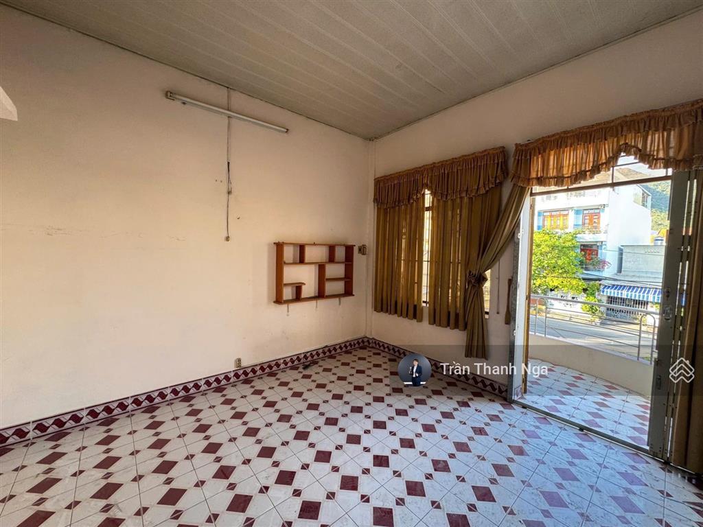 Hiếm! nhà 2 tầng mặt tiền đường 2/4 vĩnh hải, nha trang. dt 80m2 giá chỉ 5tỷ950 triệu