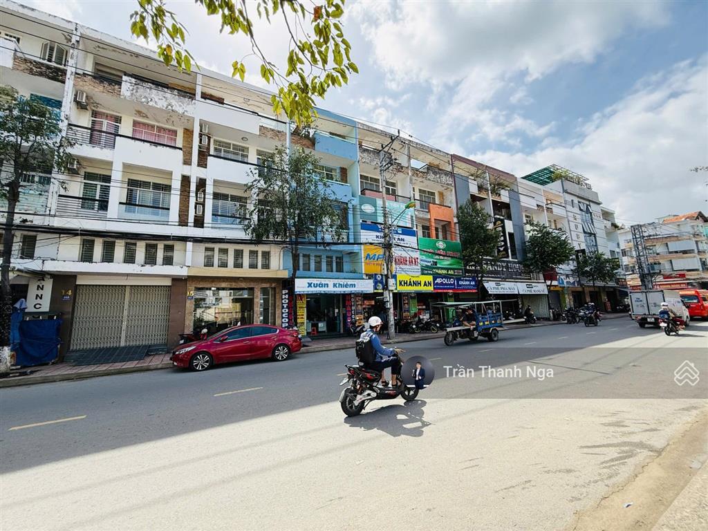 Bán tòa nhà đang kinh doanh căn hộ đường lớn 16m 10 căn hộ  gần biển nha trang  khai thác ngay