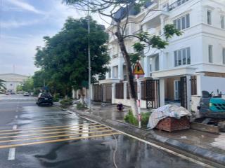 Cho thuê mặt bằng kinh doanh tầng 1 và 2 biệt thự 300m2 , đường 31m, khu đô thị lideco  hoài đức