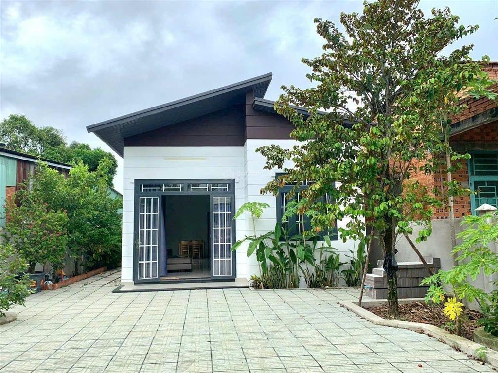 Bán nhà xã phước thạnh , dt 10x46=455m có thổ cư 150m gồm 1 pk .2 pn bếp, giá hạ chỉ còn 3ty850