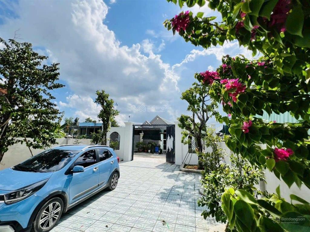 Bán nhà xã phước thạnh , dt 10x46=455m có thổ cư 150m gồm 1 pk .2 pn bếp, giá hạ chỉ còn 3ty850