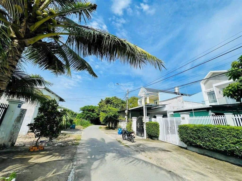 Bán nhà xã phước thạnh , dt 10x46=455m có thổ cư 150m gồm 1 pk .2 pn bếp, giá hạ chỉ còn 3ty850