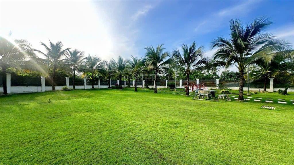 Bán biệt thự nghỉ dưỡng, tổng diện tích 3462m2 có 364m2 thổ cư, đất nở hậu, xã trung lập thượng