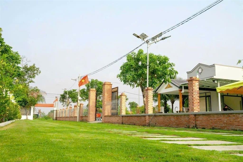 Bán biệt thự nghỉ dưỡng, tổng diện tích 3462m2 có 364m2 thổ cư, đất nở hậu, xã trung lập thượng