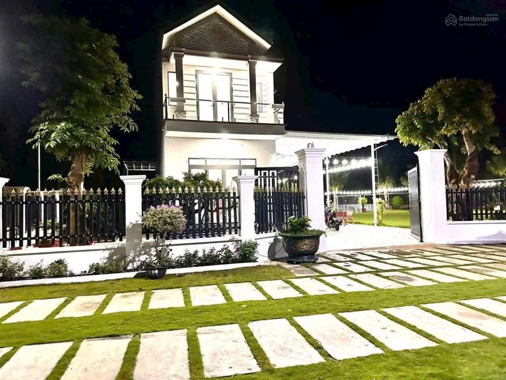 Bán biệt thự nghỉ dưỡng, tổng diện tích 3462m2 có 364m2 thổ cư, đất nở hậu, xã trung lập thượng