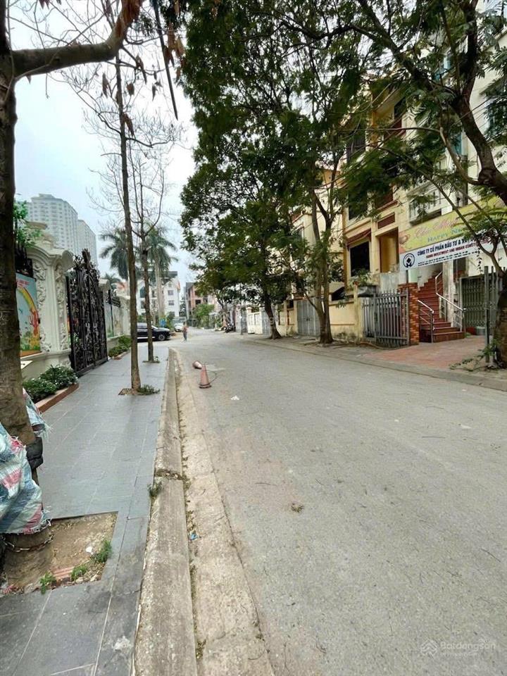 Bán căn biệt thự kđtm cầu bươu thanh trì 127m2, 4 tầng mặt tiền 8m. giá 25.5 tỷ