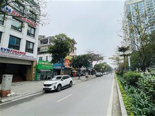 Bán nhà mặt phố lạc long quân tây hồ kinh doanh 155m mặt tiền 8.2m giá 80 tỷ