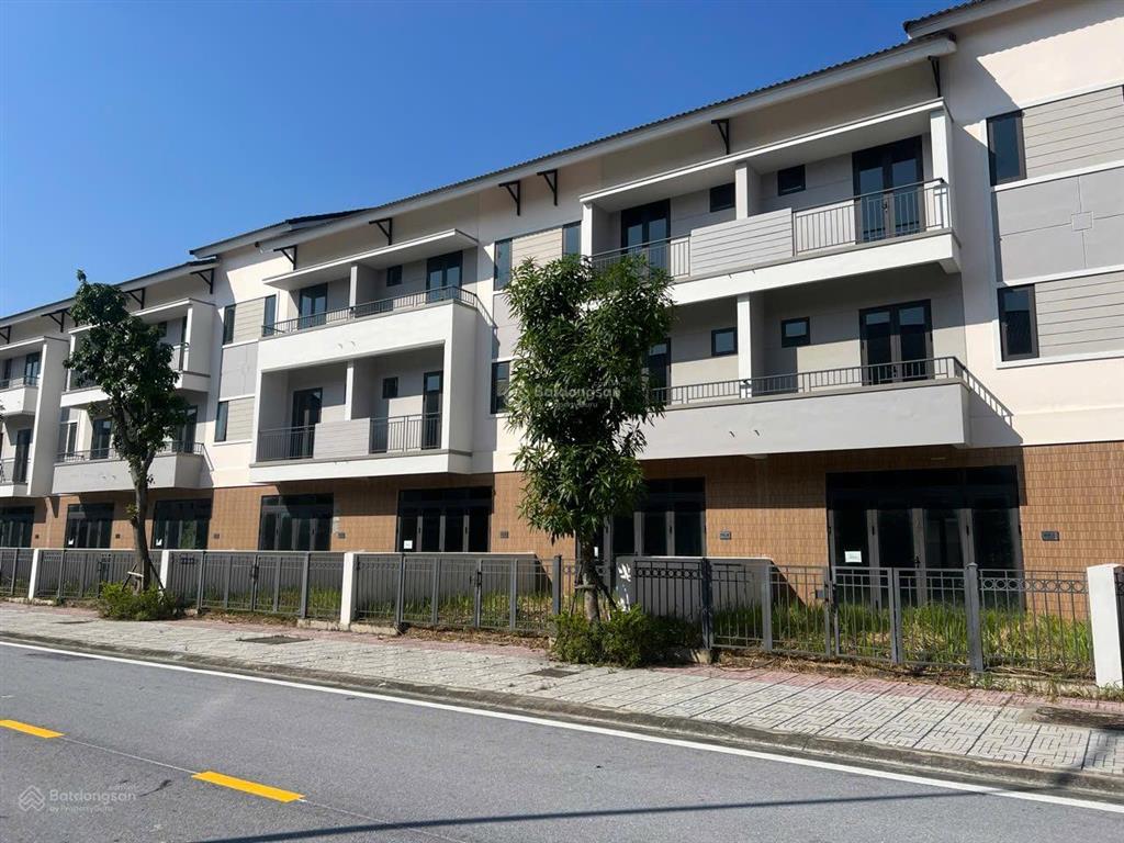 Bán căn shophouse centa riverside giá 7,x tỷ, dt 120m2, vsip, từ sơn, bắc ninh giá hời