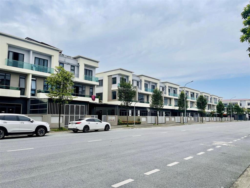 Chính chủ cần bán căn shophouse 120m2 trục đường 26m đã hoàn thiện full nội thất đang cho thuê