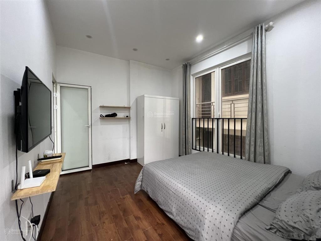 Chính chủ cho thuê căn hộ 1 phòng ngủ với balcony, máy giặt trong căn hộ tại 228 âu cơ, hồ tây