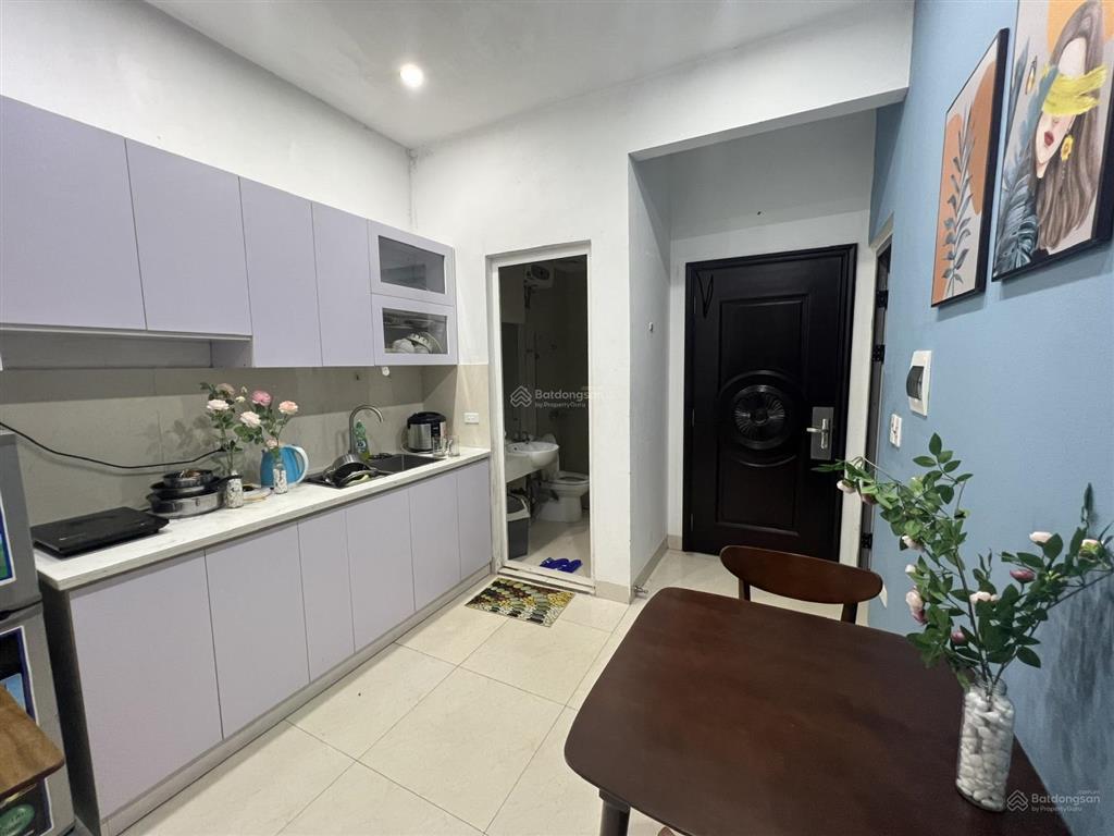 Chính chủ cho thuê căn hộ 1 phòng ngủ với ban công, máy giặt trong căn hộ tại 228 âu cơ, hồ tây