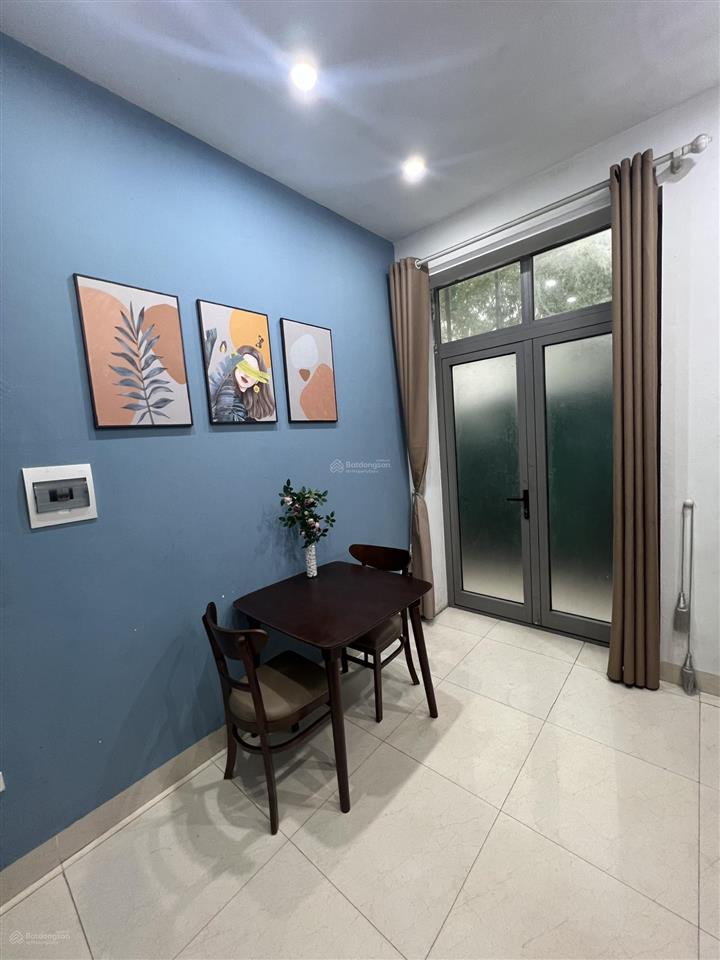 Chính chủ cho thuê căn hộ 1 phòng ngủ với ban công, máy giặt trong căn hộ tại 228 âu cơ, hồ tây