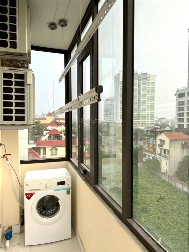 Căn hộ 1 ngủ view đẹp, ban công tại 225 âu cơ, quảng an, hồ tây