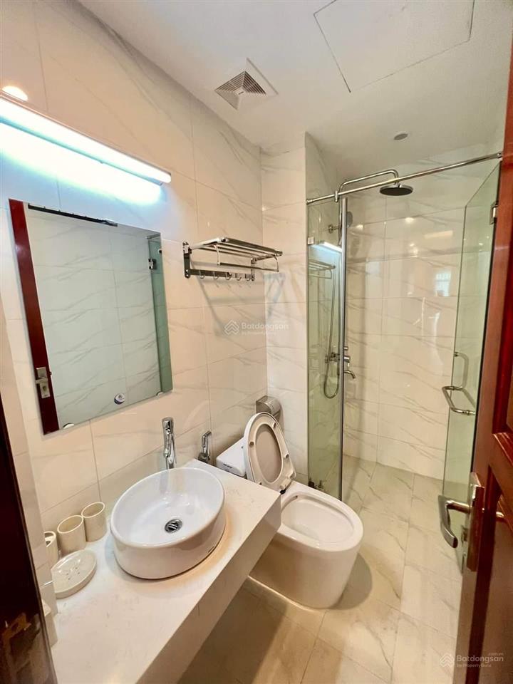 Căn hộ 1 ngủ view đẹp, ban công tại 225 âu cơ, quảng an, hồ tây