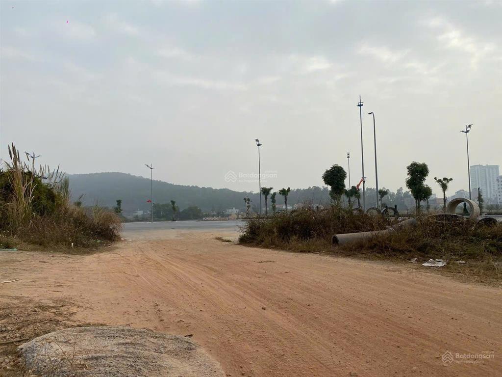 Bán đất sát mặt đường quốc lộ cách siêu dự án hạ long xanh vingroup 800m tại hà khẩuhlqn