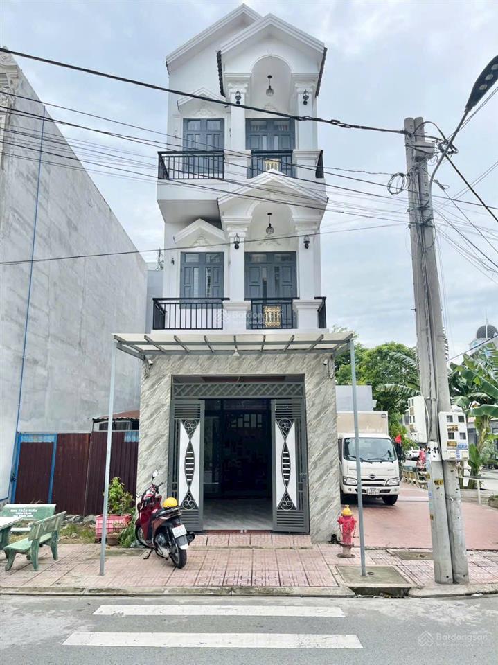 Cần bán gấp lại căn nhà 1 trệt 2 lầu khu dân cư đẳng cấp tại lê hồng phong tdh dĩ an
