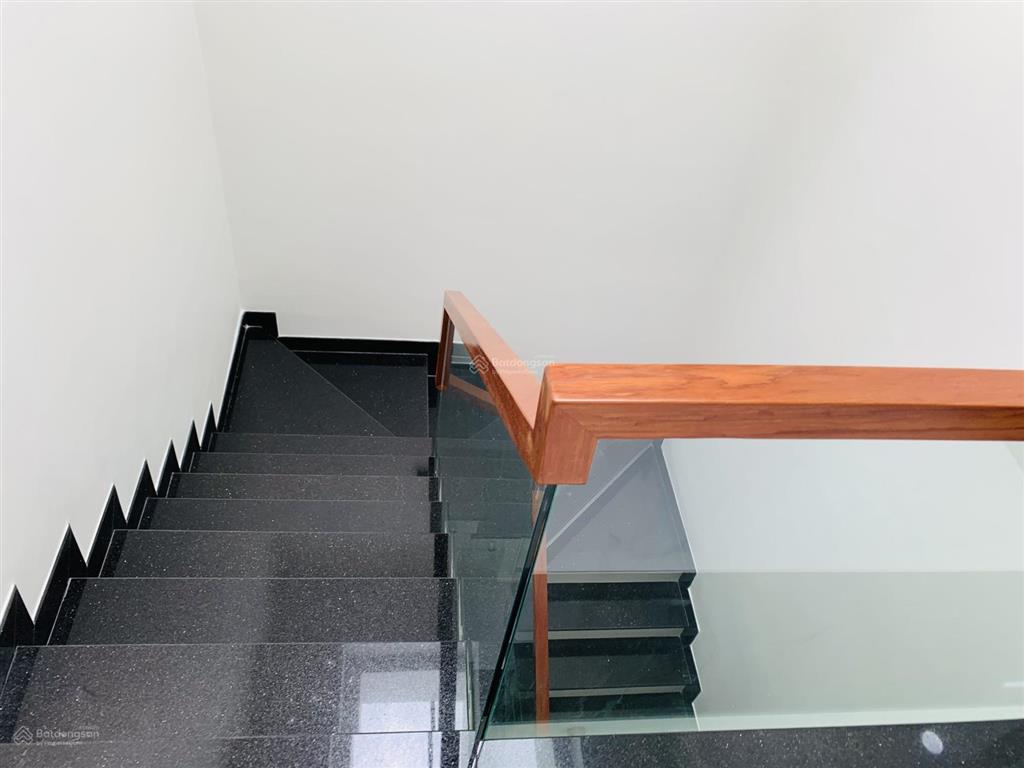 (giảm 500tr )bán nhà đúc 3 tấm mặt tiền trần văn mười