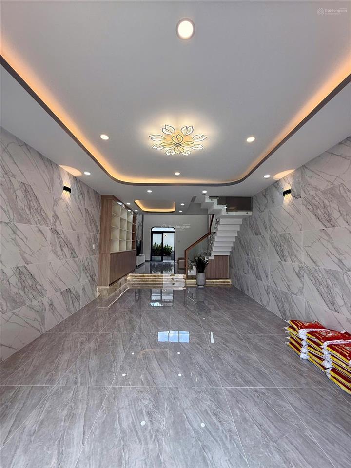 Bán nhà gần chợ đầu mối nguyễn thị sóc