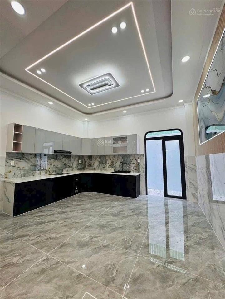 Bán nhà đúc 3 tấm gần ngã 4 trung chánh