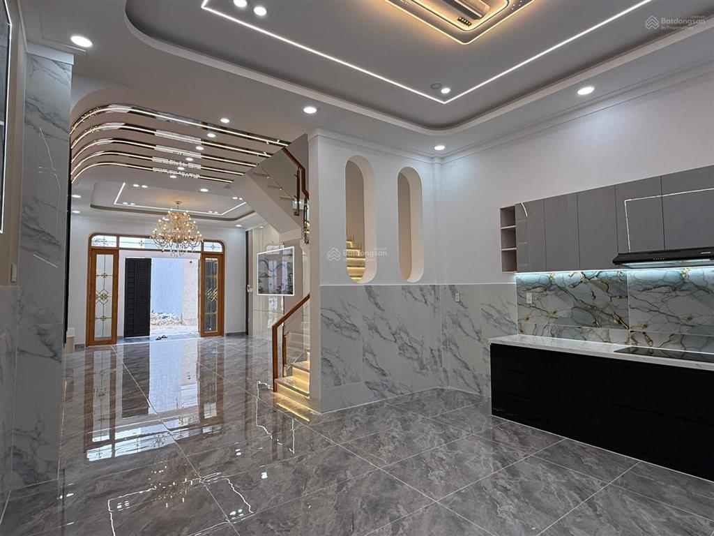Bán nhà đúc 3 tấm gần ngã 4 trung chánh