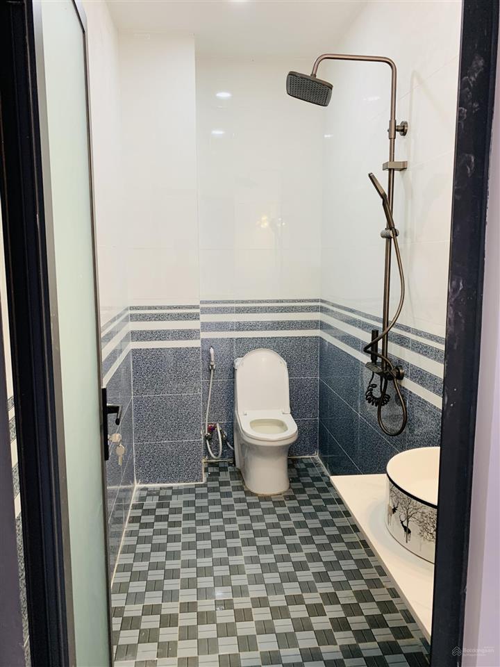 Bán nhà 5*19m, sổ riêng hoàn công đầy đủ cách chợ đầu mối 300m