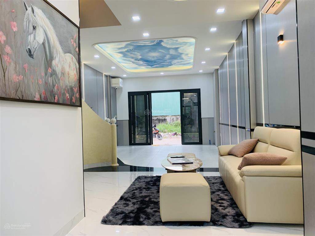 Bán nhà 5x17m, 3 lầu gần chợ đầu mối