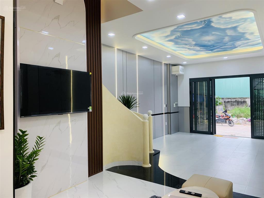 Bán nhà 5x17m, 3 lầu gần chợ đầu mối