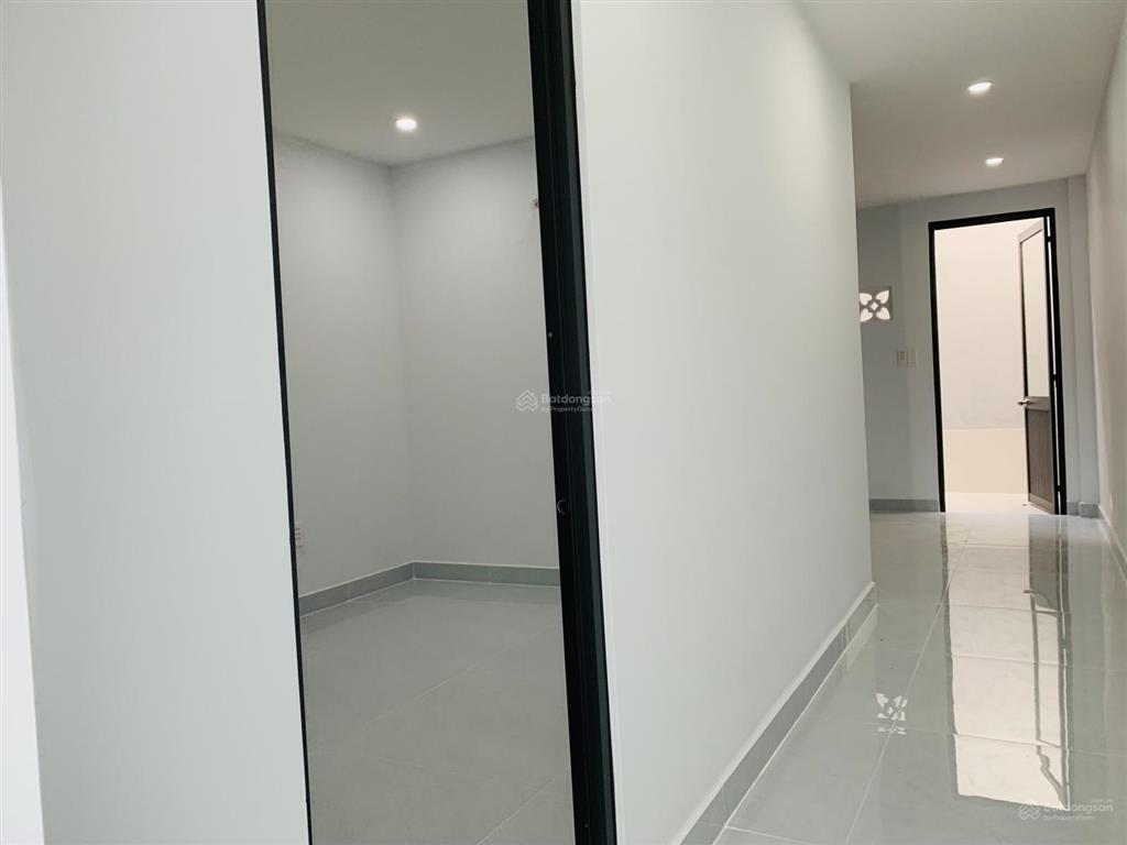 Bán nhà 4x18m, sổ hồng riêng gần chợ đầu mối