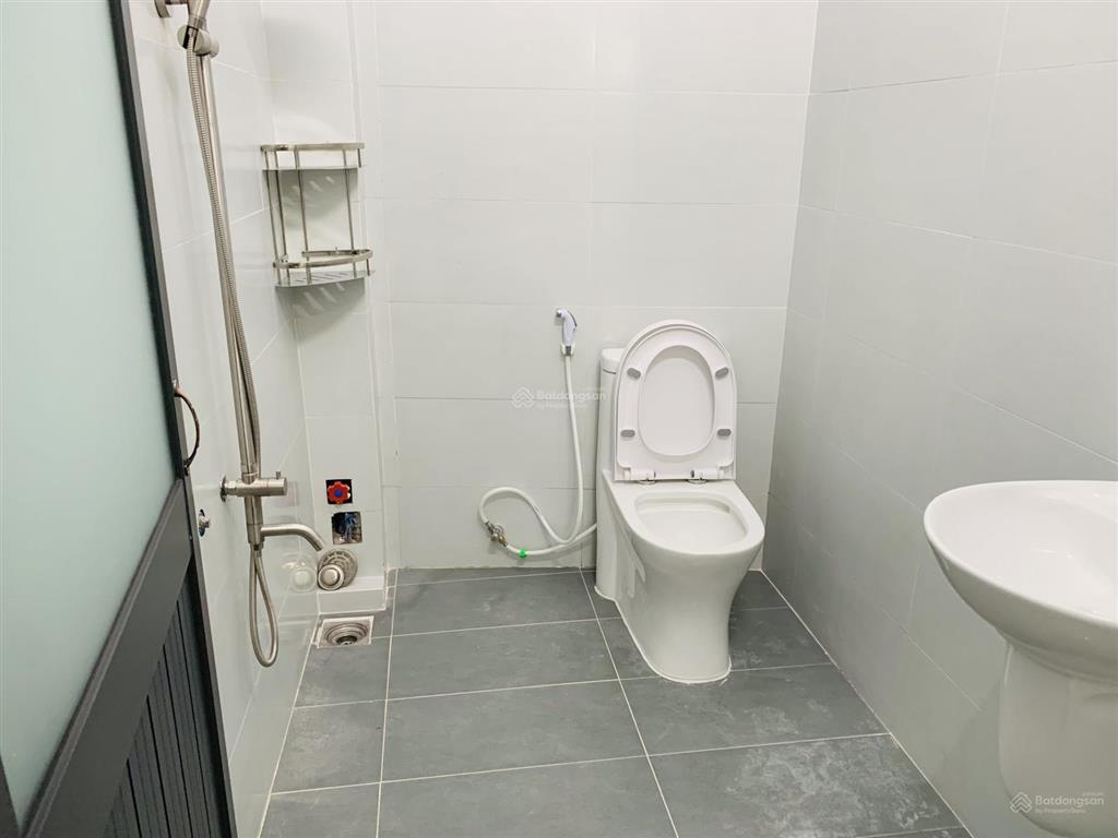 Bán nhà 4x18m, sổ hồng riêng gần chợ đầu mối