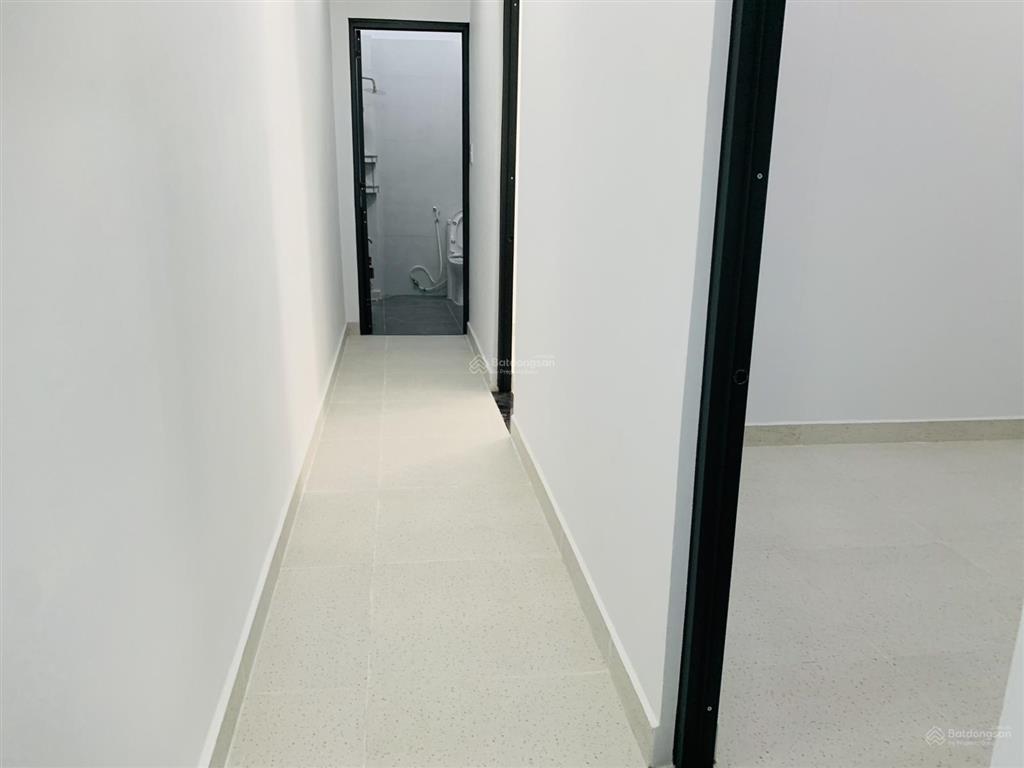 Bán nhà 4x18m, sổ hồng riêng gần chợ đầu mối