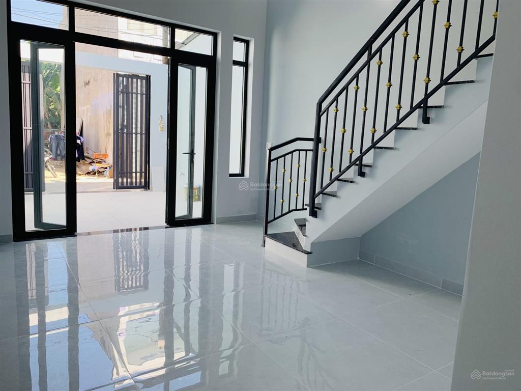 Bán nhà 4x18m, sổ hồng riêng gần chợ đầu mối