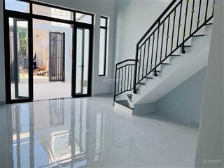 Bán nhà 4x18m, sổ hồng riêng gần chợ đầu mối