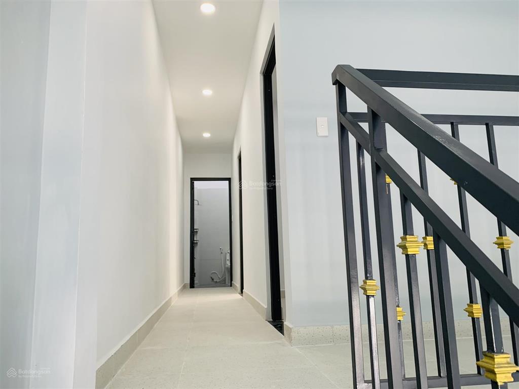 Bán nhà 4x18m, sổ hồng riêng gần chợ đầu mối