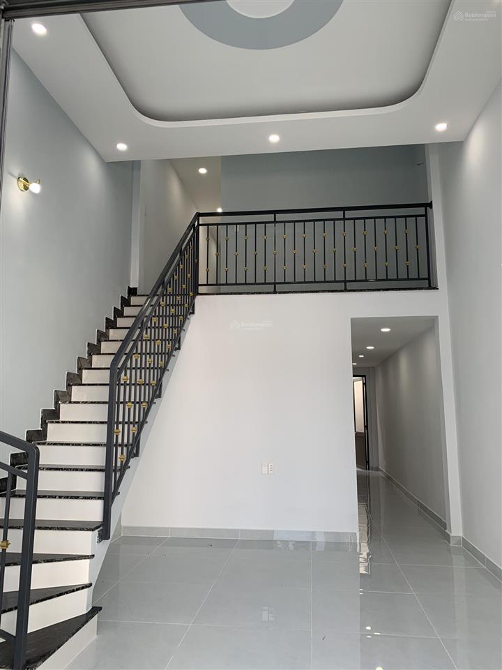 Bán nhà 4x18m, sổ hồng riêng gần chợ đầu mối