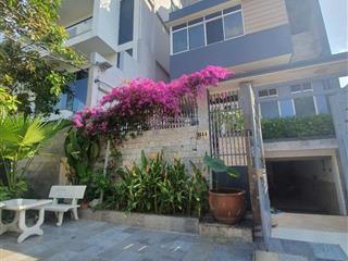 Cho thuê mặt bằng tầng trệt villa sân vườn q7 làm vp.. spa