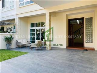 Cần bán biệt thự sân vườn 2 tầng, 150m2 đất ngay khu biệt thự phúc lộc viên  sơn trà