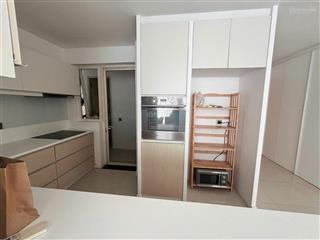 Cho thuê căn hộ 3pn lớn 148m2 không nội thất nhà rộng rãi  giá chỉ 36 triệu/ tháng