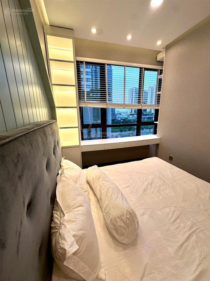 Dọn vào ở ngay căn hộ 3pn full nội thất đẹp  ban công rộng  view hồ bơi  giá chỉ 75 triệu/ tháng