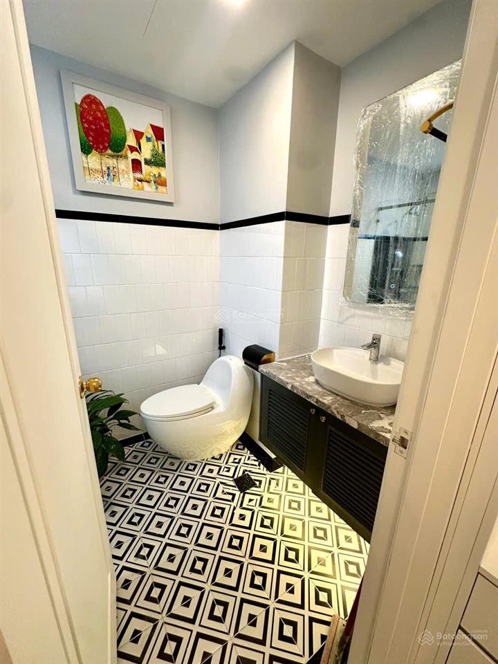 Dọn vào ở ngay căn hộ 3pn full nội thất đẹp  ban công rộng  view hồ bơi  giá chỉ 75 triệu/ tháng
