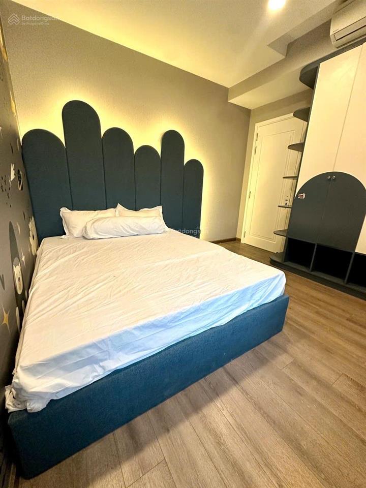 Dọn vào ở ngay căn hộ 3pn full nội thất đẹp  ban công rộng  view hồ bơi  giá chỉ 75 triệu/ tháng