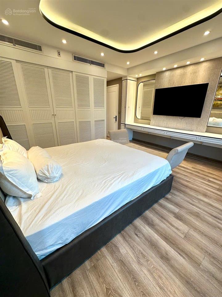 Dọn vào ở ngay căn hộ 3pn full nội thất đẹp  ban công rộng  view hồ bơi  giá chỉ 75 triệu/ tháng