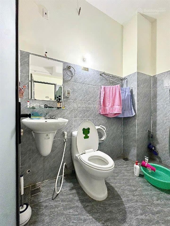 Nhà mt 244 nguyễn trường tộ  tân phú,đúc 5 tấm giá chỉ 9,6 tỷ tl