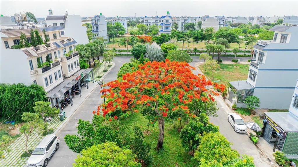 Cần bán gấp đất đường d9, kdc năm sao 121m2 giá 3 tỷ 300 triệu.  0931 112 ***