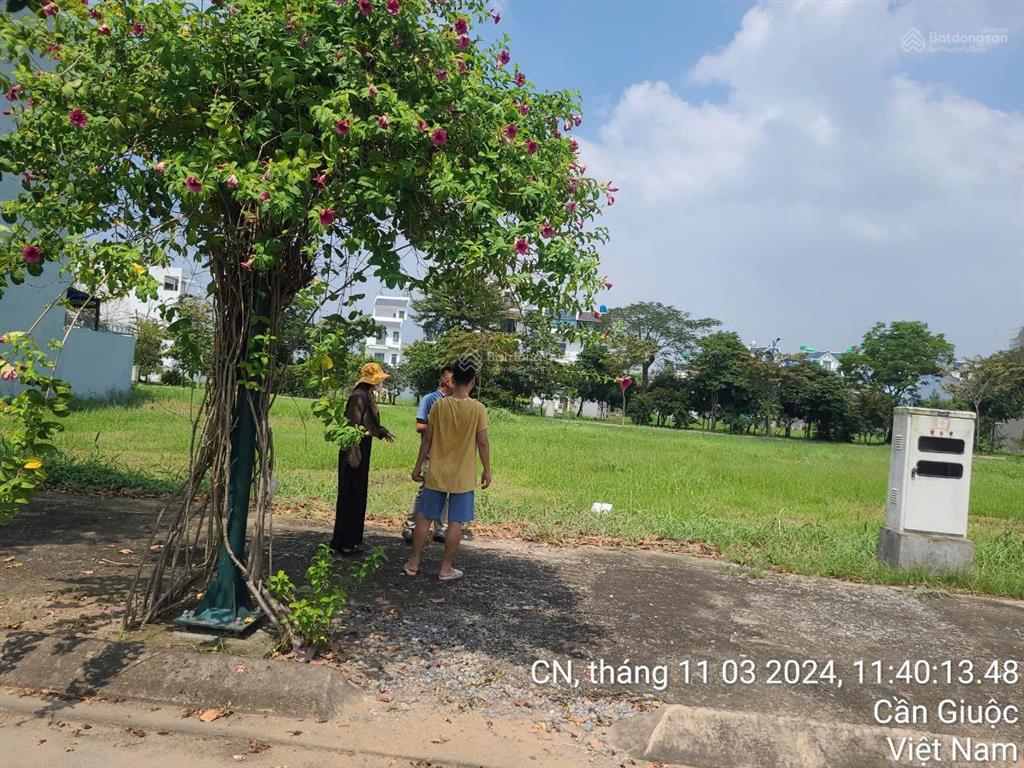 Cần bán gấp đất đường d9, kdc năm sao 121m2 giá 3 tỷ 300 triệu.  0931 112 ***